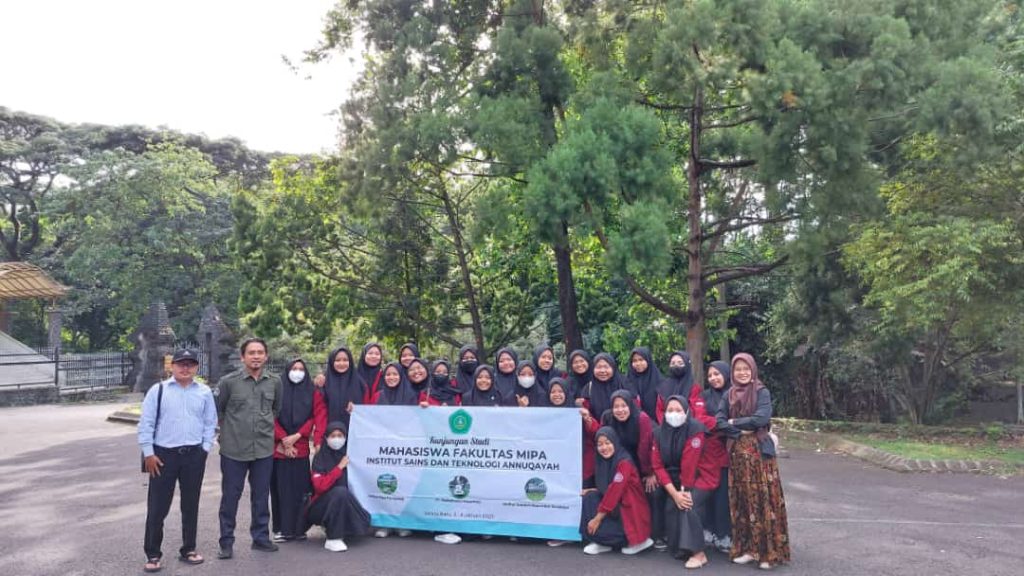 Mahasiswi Prodi Biologi FMIPA IST Annuqayah Adakan Kunjungan Studi ke Kebun Raya Purwodadi