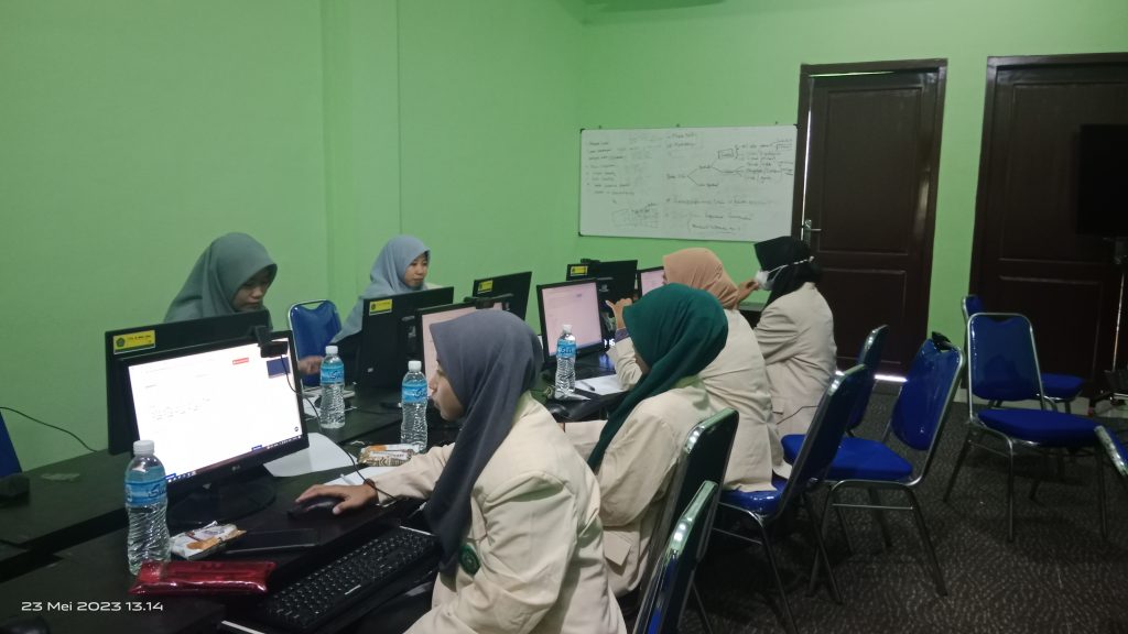 Ikuti Seleksi Wilayah ONMIPA-PT 2023, Mahasiswa Fakultas MIPA Antusias Mengerjakan Soal