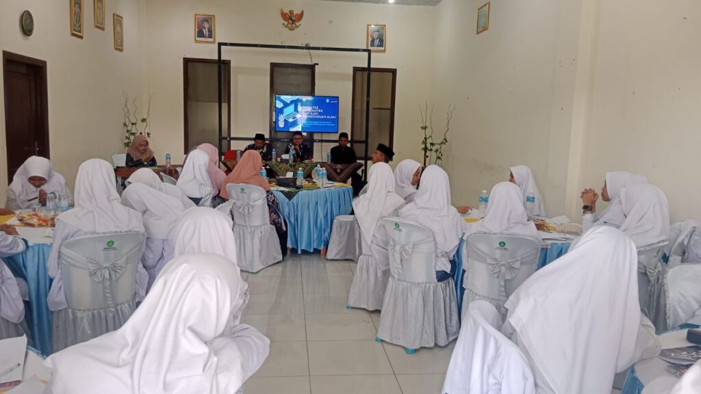 Laboratorium MIPA Universitas Annuqayah Terima Kunjungan Belajar dari Puluhan Siswa MA 1 Annuqayah Putri