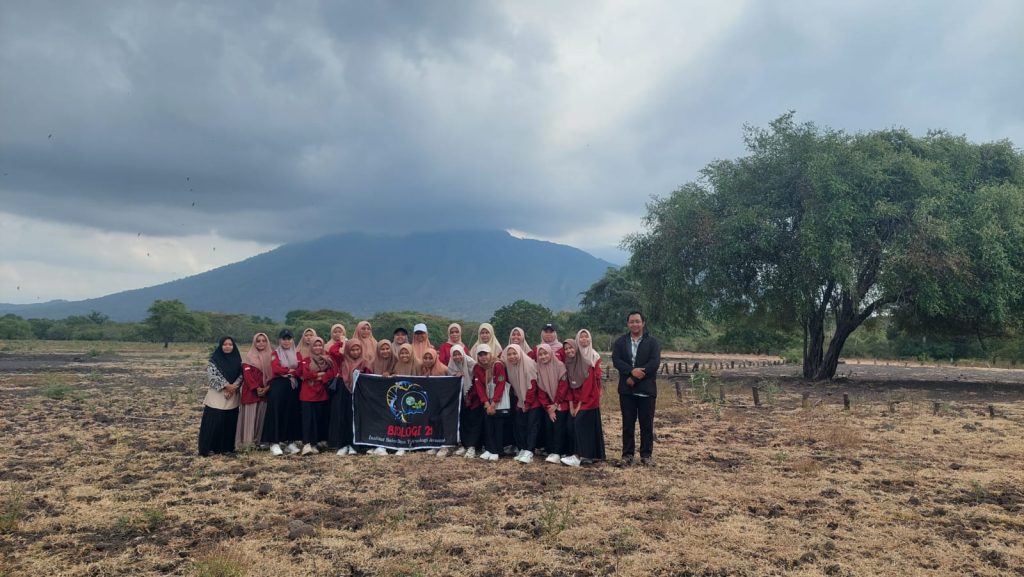 Mahasiswi Biologi FMIPA Universitas Annuqayah Laksanakan Praktikum Lapangan Ke Taman Nasional Baluran