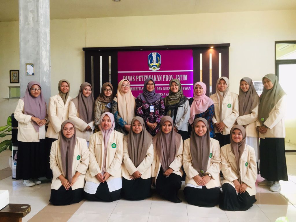 Laksanakan Praktikum Parasitologi, Mahasiswa Biologi Semester VI Kunjungi UPT Dinas Pembibitan Ternak dan Kesehatan Hewan Jawa Timur