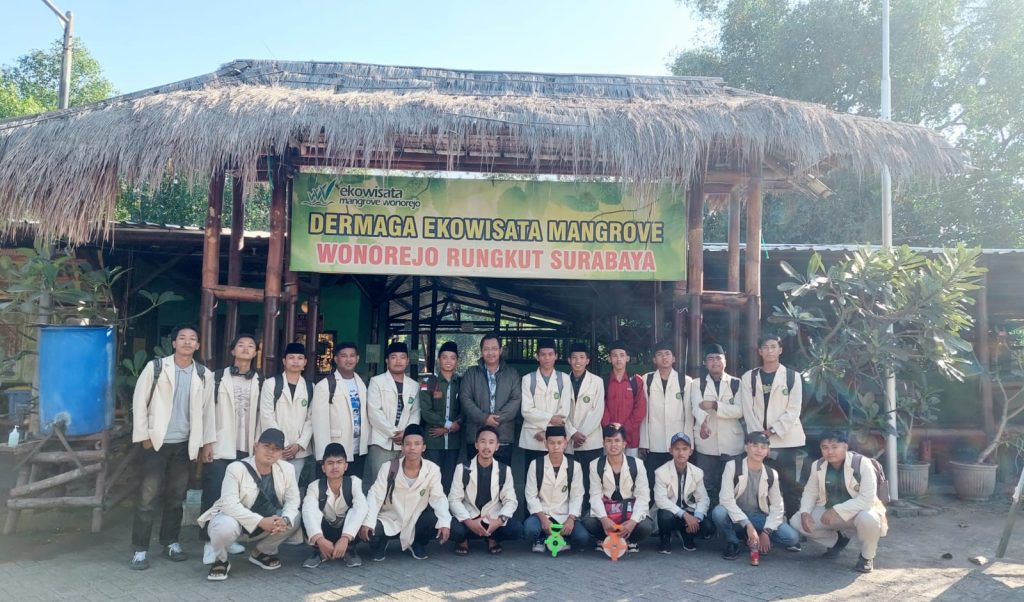 Mahasiswa Prodi Biologi semester VI laksanakan Observasi Matakuliah Biologi Mangrove di Dermaga Ekowisata Mangrove Wonorejo Rungkut Surabaya
