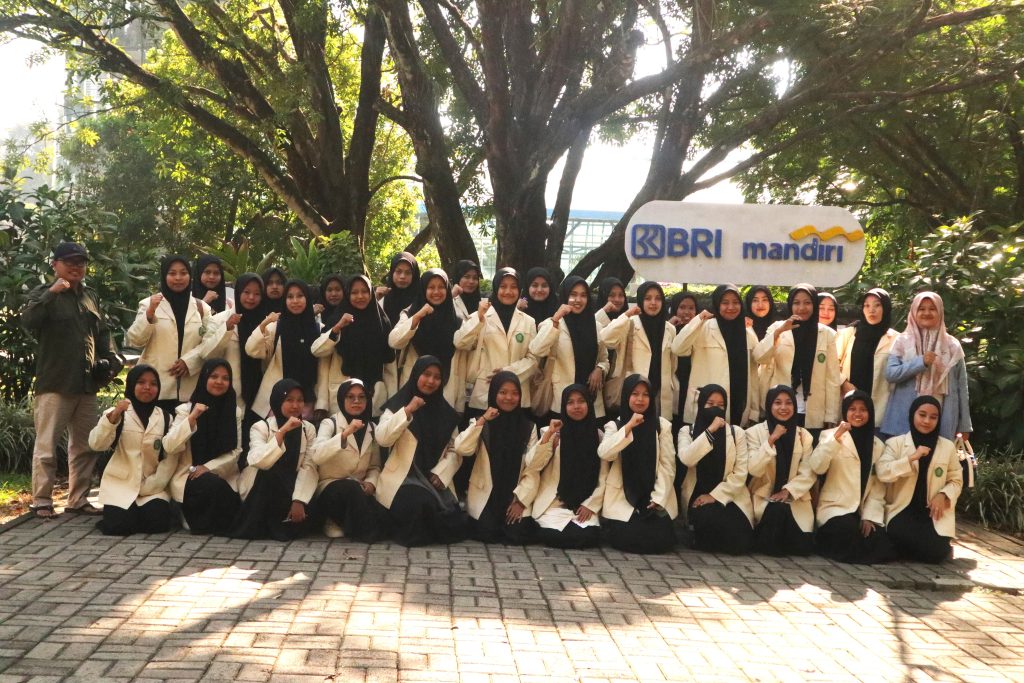 Kunjungi Kebun Raya Purwodadi, Mahasiswi Biologi Angkatan 23 Laksanakan Praktikum Outdoor