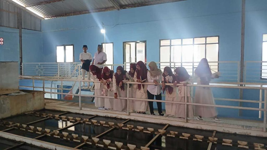 Implementasi Kimia Lingkungan, Mahasiswa Prodi Kimia Universitas Annuqayah Tinjau Pengolahan Air PDAM Tirta Jaya Pamekasan