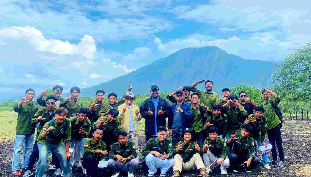 Menelusuri Jejak Keanekaragaman Hayati Nusantara: Mahasiswa Biologi UA Praktik Lapangan di Taman Nasional Baluran