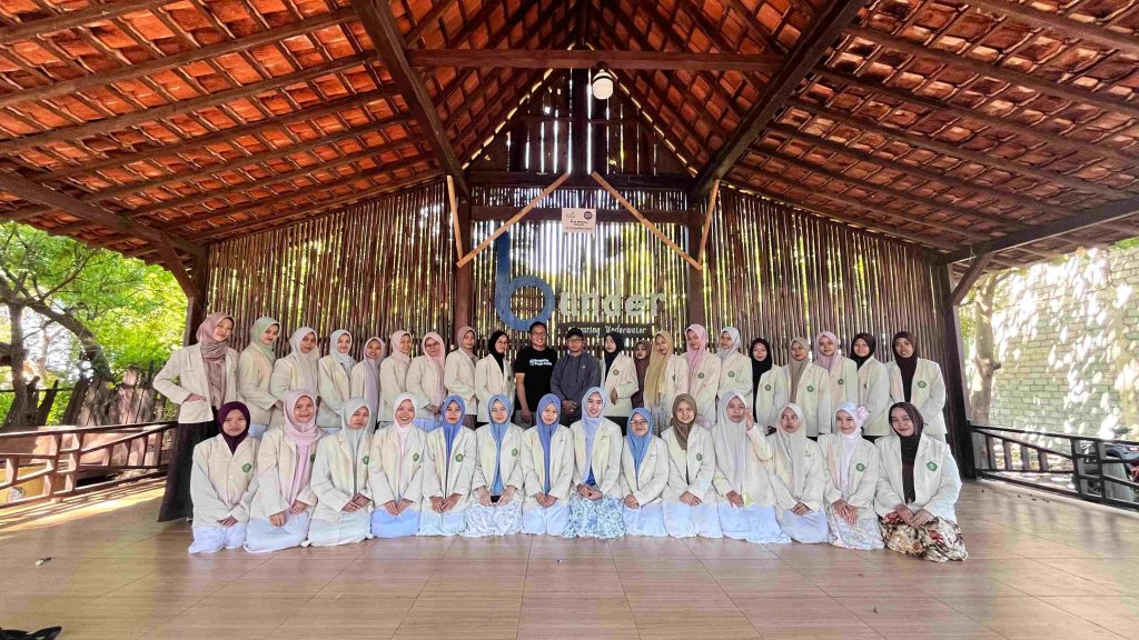 Mahasiswi Biologi Semester VI Saintek Universitas Annuqayah Perdalam Konservasi Laut Melalui Praktikum Outdoor di Bangsring Underwater Banyuwangi