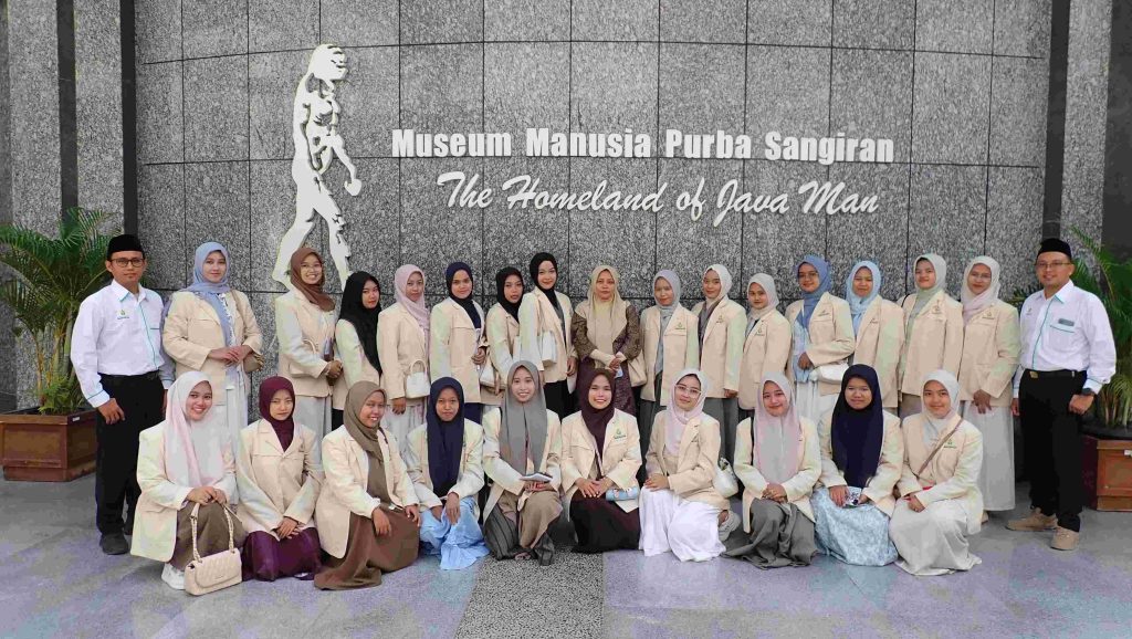 Belajar Langsung dari Situs Warisan Dunia, Mahasiswi Biologi Saintek UA Kunjungi Museum Manusia Purba Sangiran